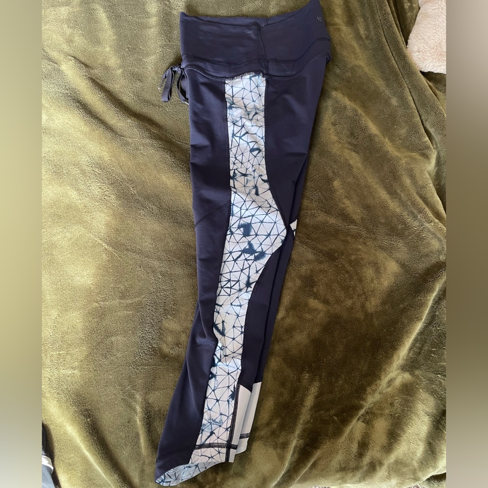 Lululemon Retreat 7/8 Pant in Naval Blue / Star Crushed Silver Fox Deep Navy - Picture 5 of 9